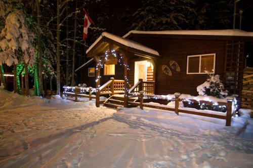 Lodge Cedar House Restaurant & Chalets