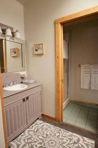 Bed & Breakfast Kicking Horse Canyon Guest House