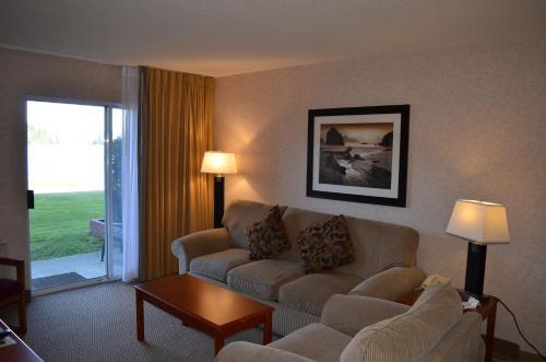 Posada Inn On Long Lake