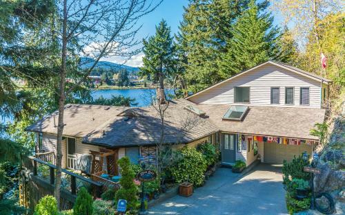 Long Lake Waterfront Bed And Breakfast