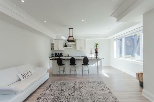 Luxurious 5 Bedroom Home