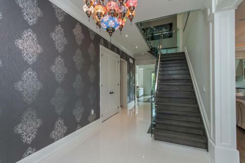 Luxurious 5 Bedroom Home