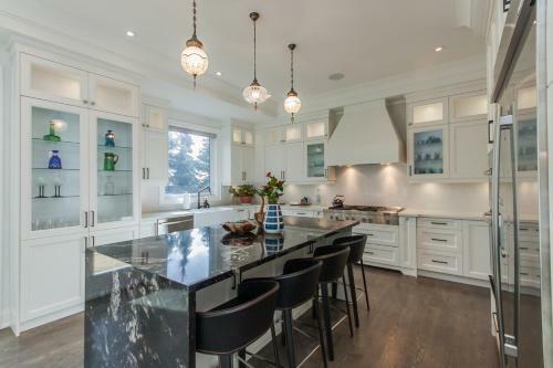 Luxurious 5 Bedroom Home