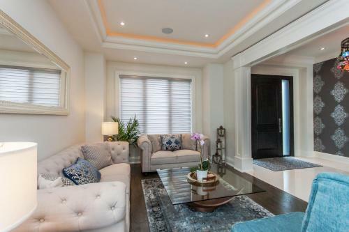 Luxurious 5 Bedroom Home