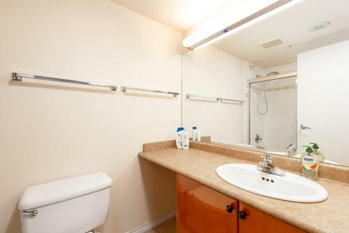 Cozy Apartment Near Minoru Park