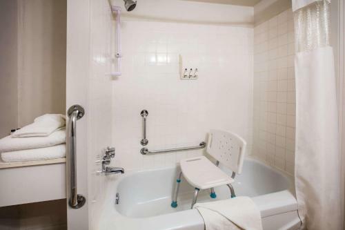 Hotel Howard Johnson By Wyndham Victoria