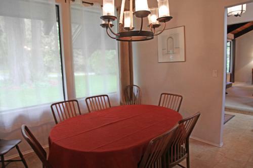 Four-bedroom Home In Broadmead 22
