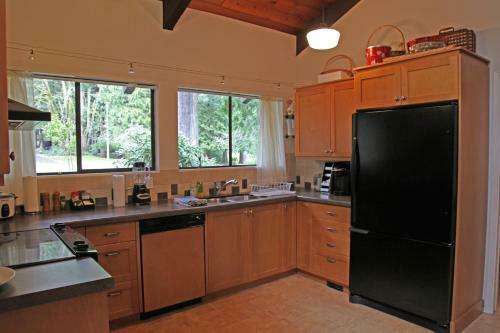 Four-bedroom Home In Broadmead 22