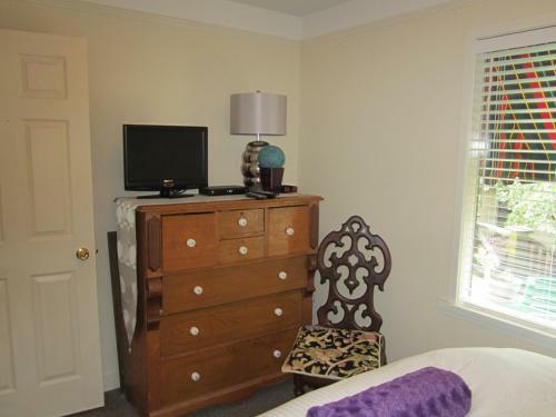 Bed & Breakfast Heathergate Cottage And Suites
