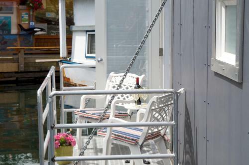 A Float Home B&B In Fisherman?s Wharf