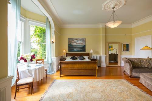 Bed & Breakfast Fairholme Manor Inn