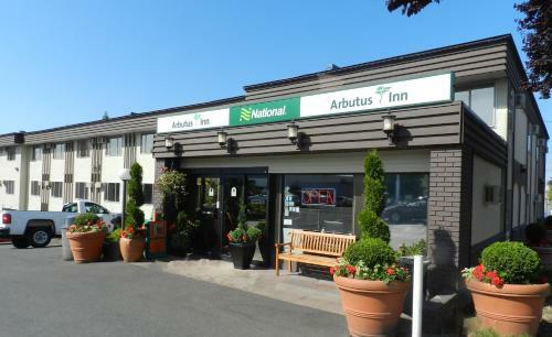 Motel Arbutus Inn