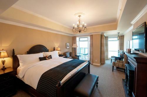 Oak Bay Beach Hotel