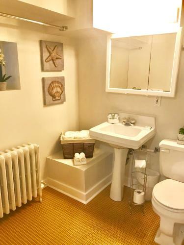 Bed & Breakfast Oak Bay Guest House