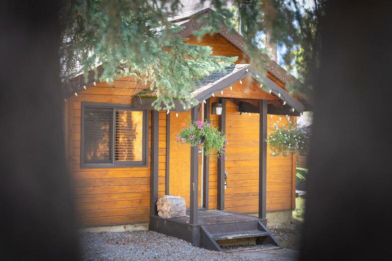 Lodge Castle Mountain Chalets