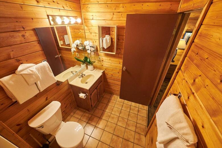 Lodge Castle Mountain Chalets