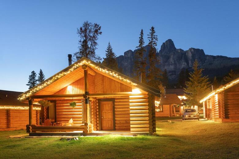 Lodge Castle Mountain Chalets