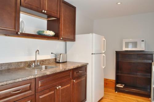 Holman's Heritage Suites
