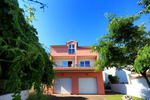 Apartments Leonarda