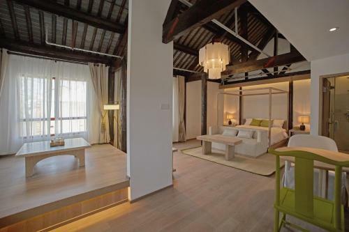 Formoon Boutique Hotel