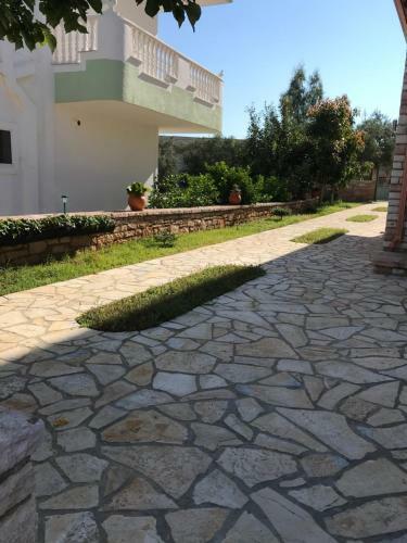 Hostal Apartments Roku