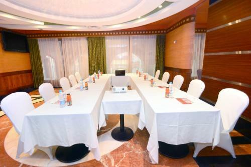 Leader Al Muna Kareem Hotel