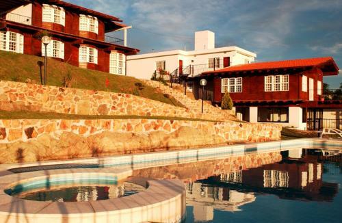 Lodge Caba�as Lago San Roque