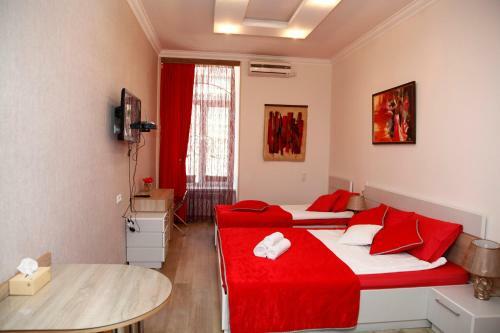 Hostal Azoyan Guest House