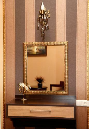 Hostal Azoyan Guest House