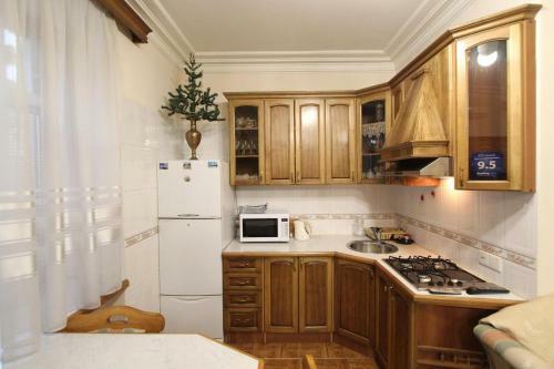Saryan Street Studio Apartment