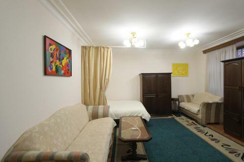 Saryan Street Studio Apartment