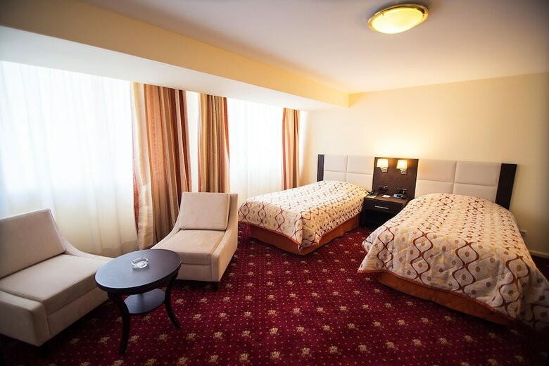 Ani Plaza Hotel