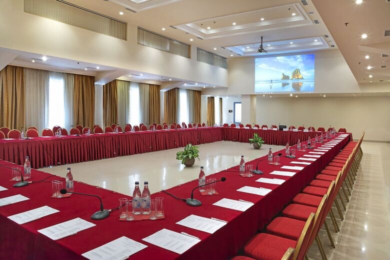 Ani Plaza Hotel