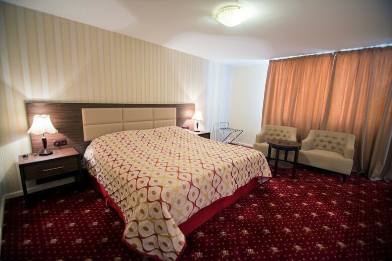 Ani Plaza Hotel