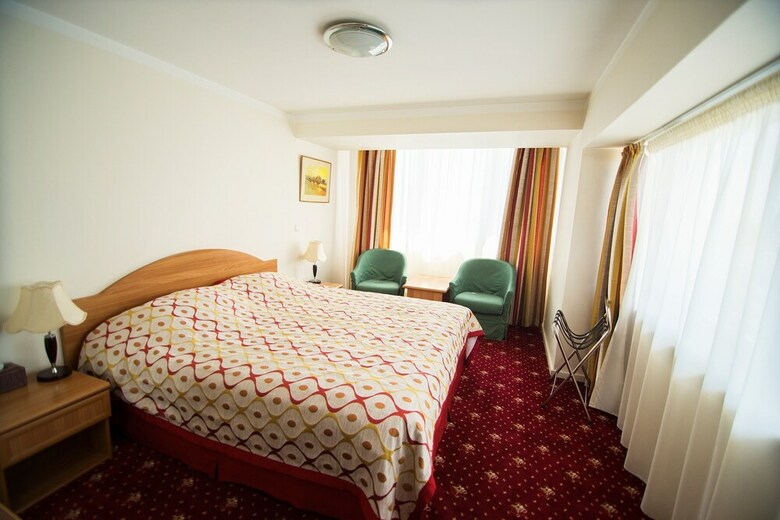 Ani Plaza Hotel