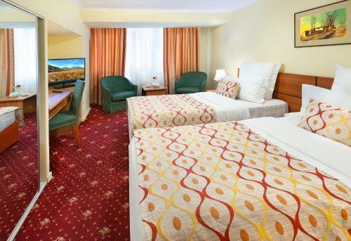 Ani Plaza Hotel