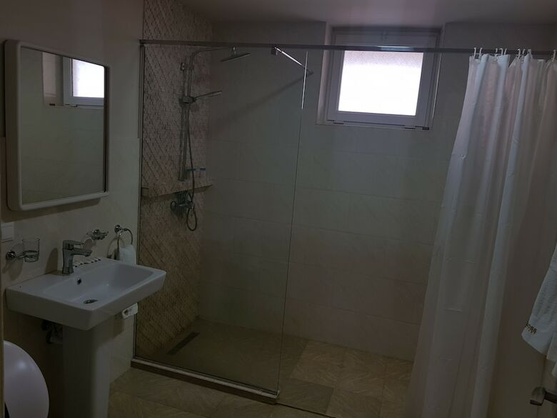 Aparthotel Cross Apartments And Tours