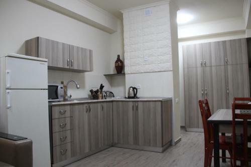 Aparthotel Cross Apartments And Tours