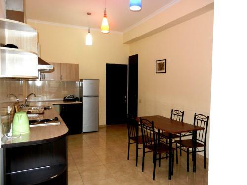 4-bedroom Apartments On Republic Square