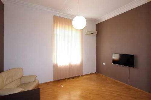 Swan Lake Apartment