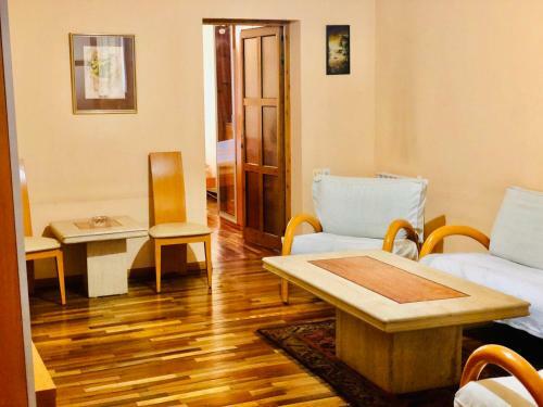 Center Hostel And Tours