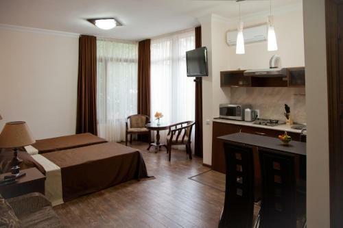 Hin Yerevantsi Hotel