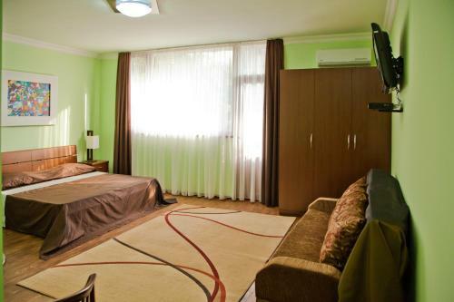 Hin Yerevantsi Hotel