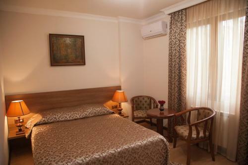 Hin Yerevantsi Hotel