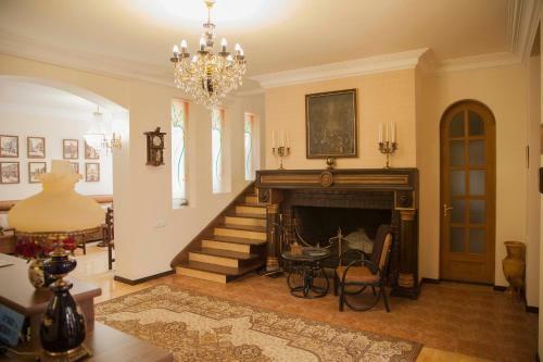Hin Yerevantsi Hotel