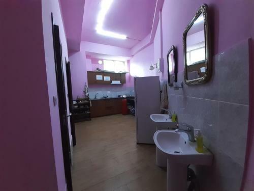Republic Square Hostel And Tours