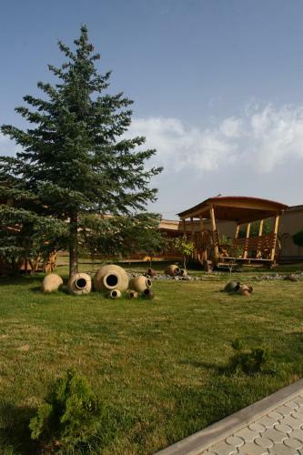 Latar Hotel Complex