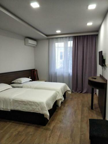 Hostal Riverside Guest House
