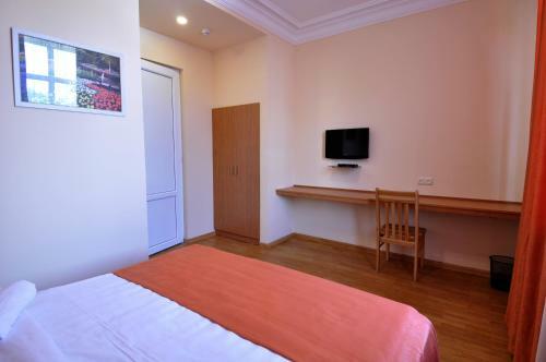 Albert House Hotel And Tours