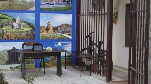 Hostal Komitas Avenue Guest House